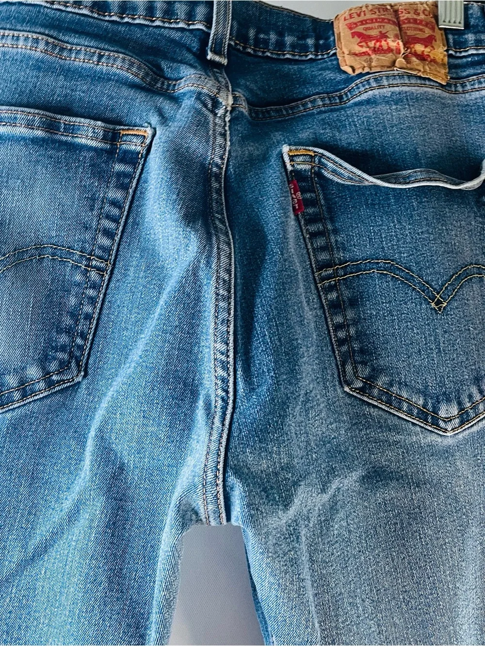 Levis straight leg